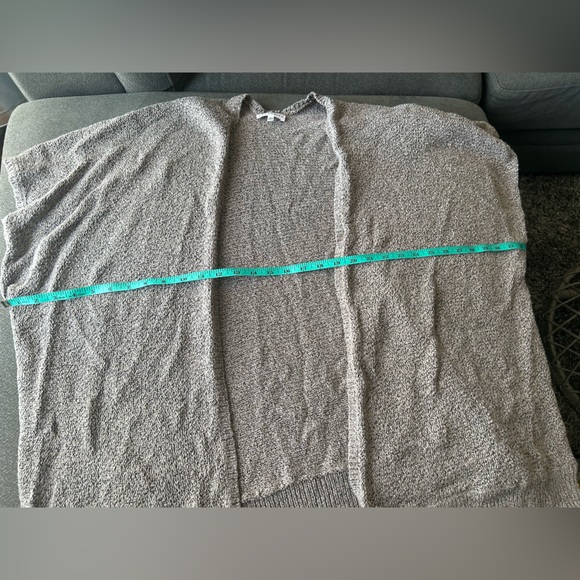 Community Ionic Cape - Picture 7 of 10